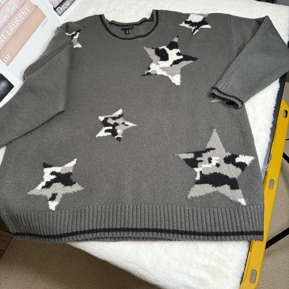 Gray Star Pattern Sweater - image 2